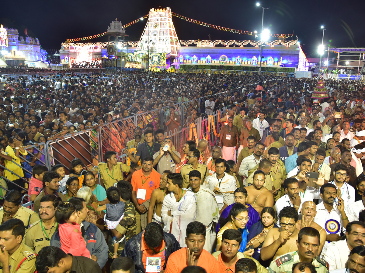 Srivari Garuda Vahana Seva in Tirumala Photo Gallery - Sakshi3