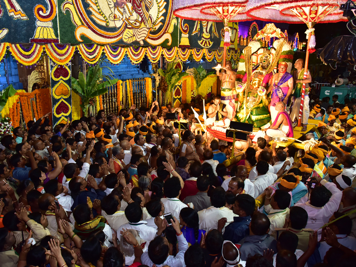 Srivari Garuda Vahana Seva in Tirumala Photo Gallery - Sakshi4