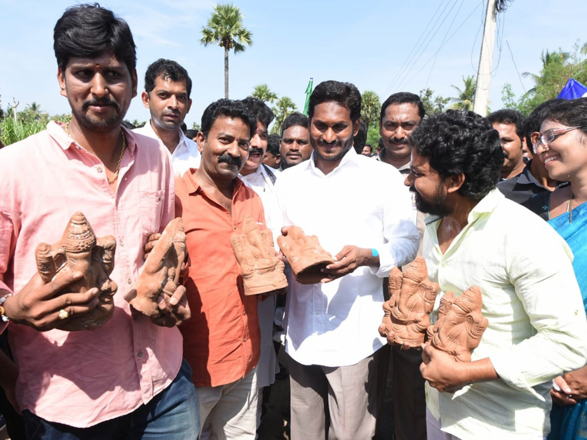 YS jagan padayatra photo gallery - Sakshi1