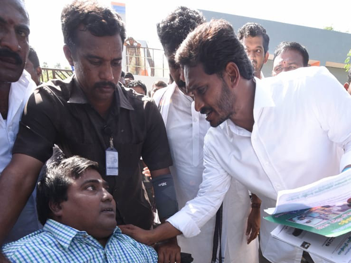 YS jagan padayatra photo gallery - Sakshi16