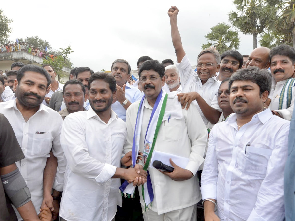 YS jagan padayatra photo gallery - Sakshi23