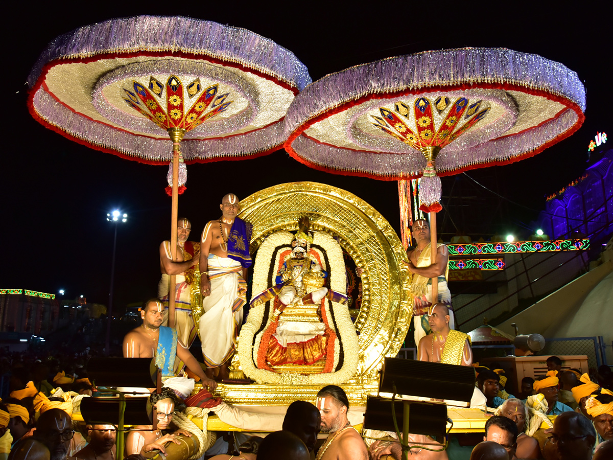 Srivari Brahmotsavam on Chandraprabha Vahanam Photo Gallery - Sakshi1