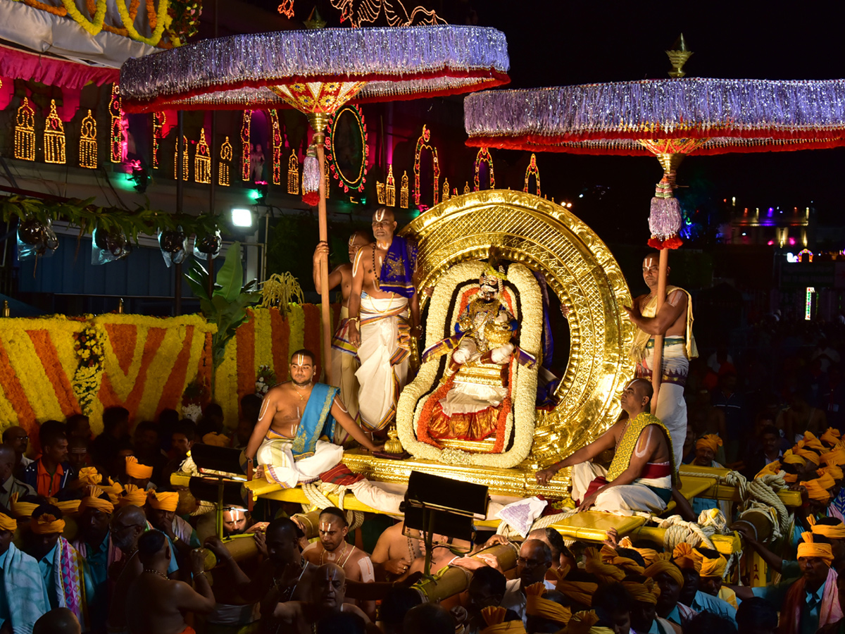 Srivari Brahmotsavam on Chandraprabha Vahanam Photo Gallery - Sakshi4