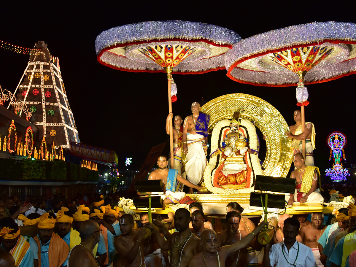 Srivari Brahmotsavam on Chandraprabha Vahanam Photo Gallery - Sakshi6