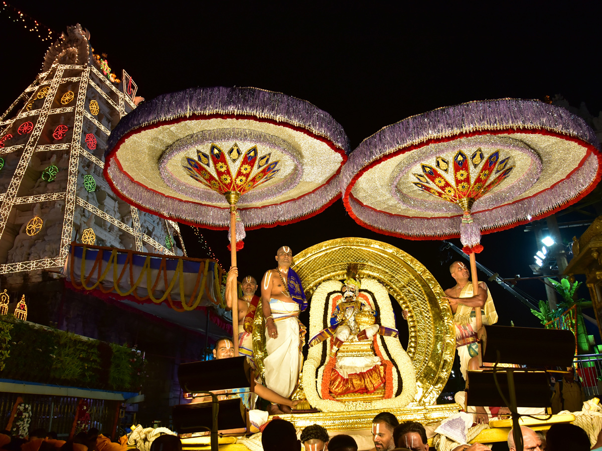 Srivari Brahmotsavam on Chandraprabha Vahanam Photo Gallery - Sakshi9