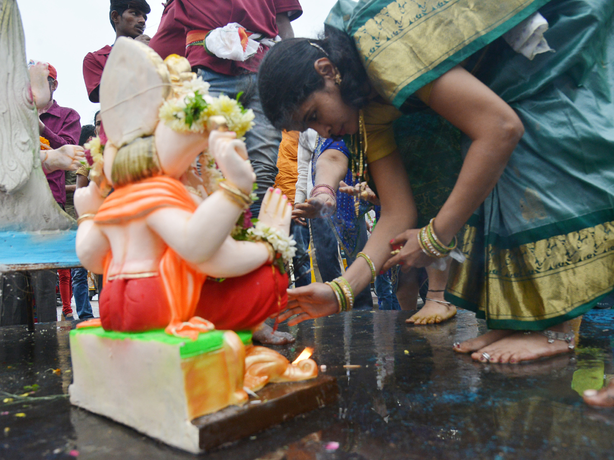 Ganesh Nimajjanam Celebrations in Hyderabad - Sakshi16