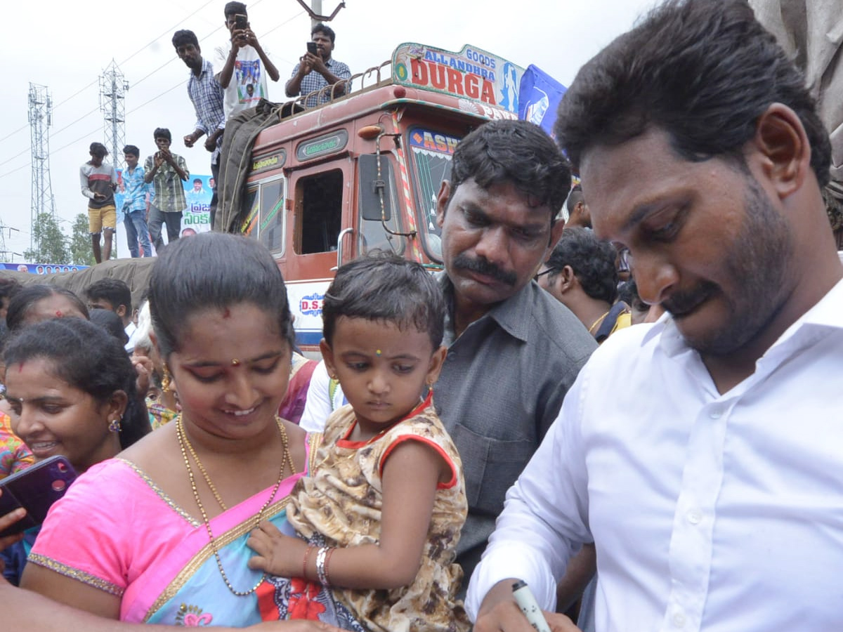 YS Jagan PrajaSankalpaYatra 268th Day Photo Gallery - Sakshi5