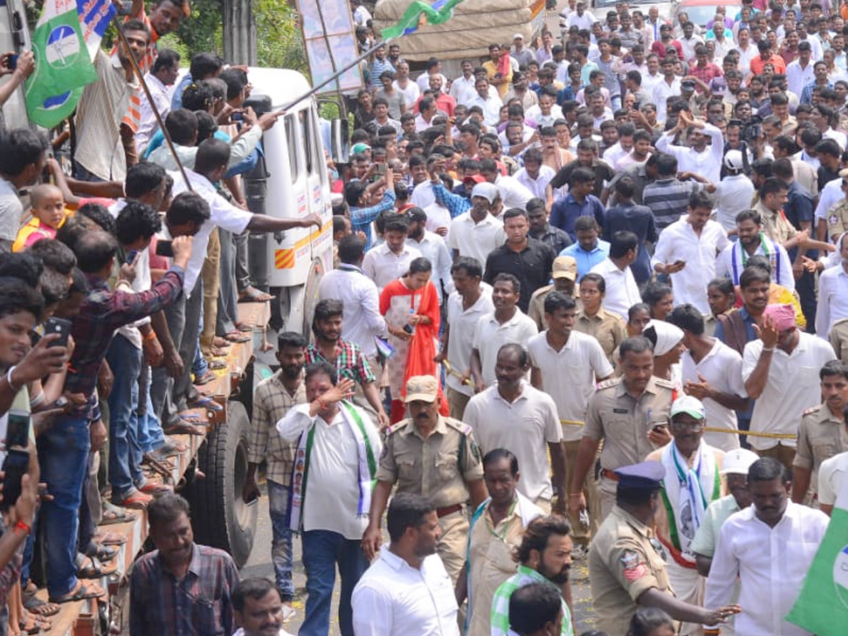 YS Jagan PrajaSankalpaYatra 268th Day Photo Gallery - Sakshi9