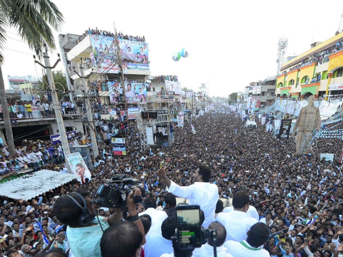 YS Jagan PrajaSankalpaYatra Completed 3000 KM Milestone Photo Gallery - Sakshi16