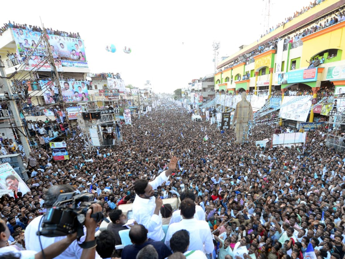 YS Jagan PrajaSankalpaYatra Completed 3000 KM Milestone Photo Gallery - Sakshi17