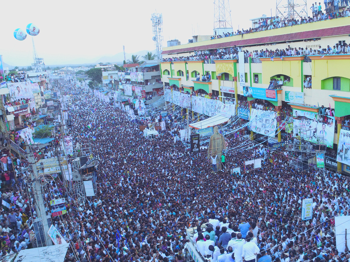 YS Jagan PrajaSankalpaYatra Completed 3000 KM Milestone Photo Gallery - Sakshi18