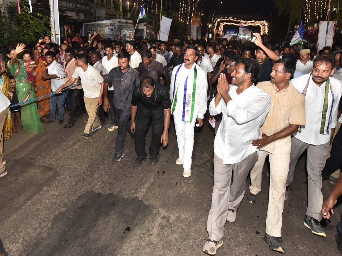 YS Jagan PrajaSankalpaYatra Completed 3000 KM Milestone Photo Gallery - Sakshi19