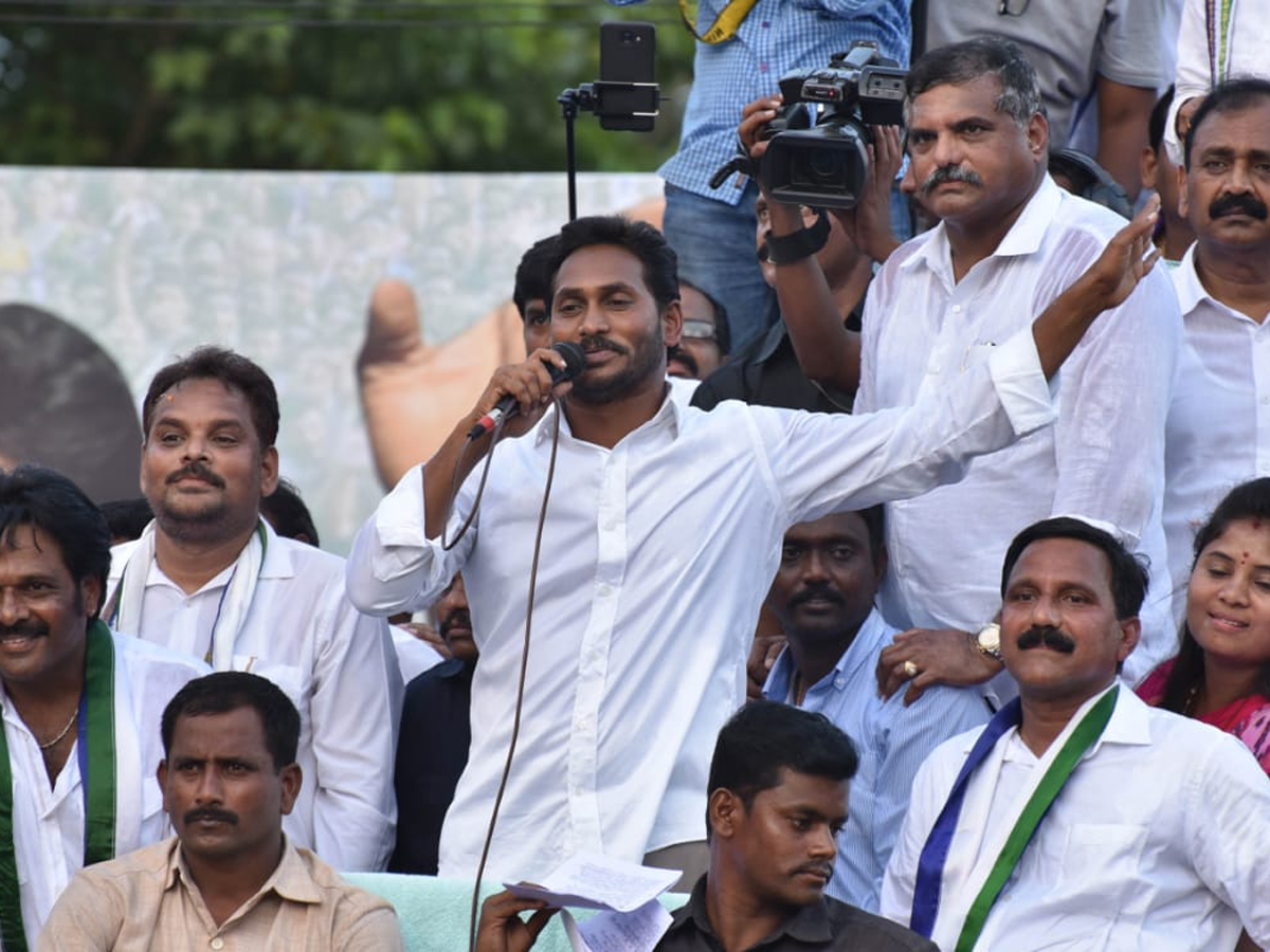 YS Jagan PrajaSankalpaYatra Completed 3000 KM Milestone Photo Gallery - Sakshi2