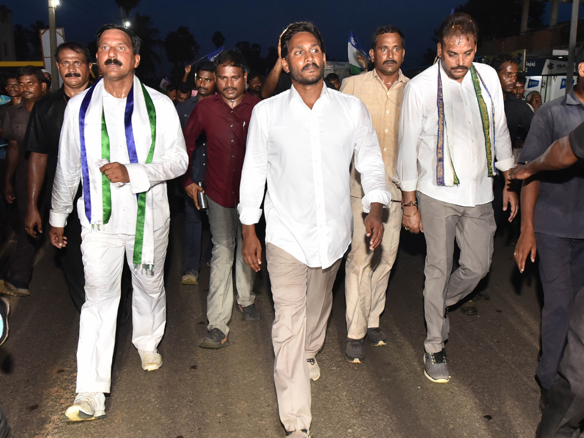 YS Jagan PrajaSankalpaYatra Completed 3000 KM Milestone Photo Gallery - Sakshi22