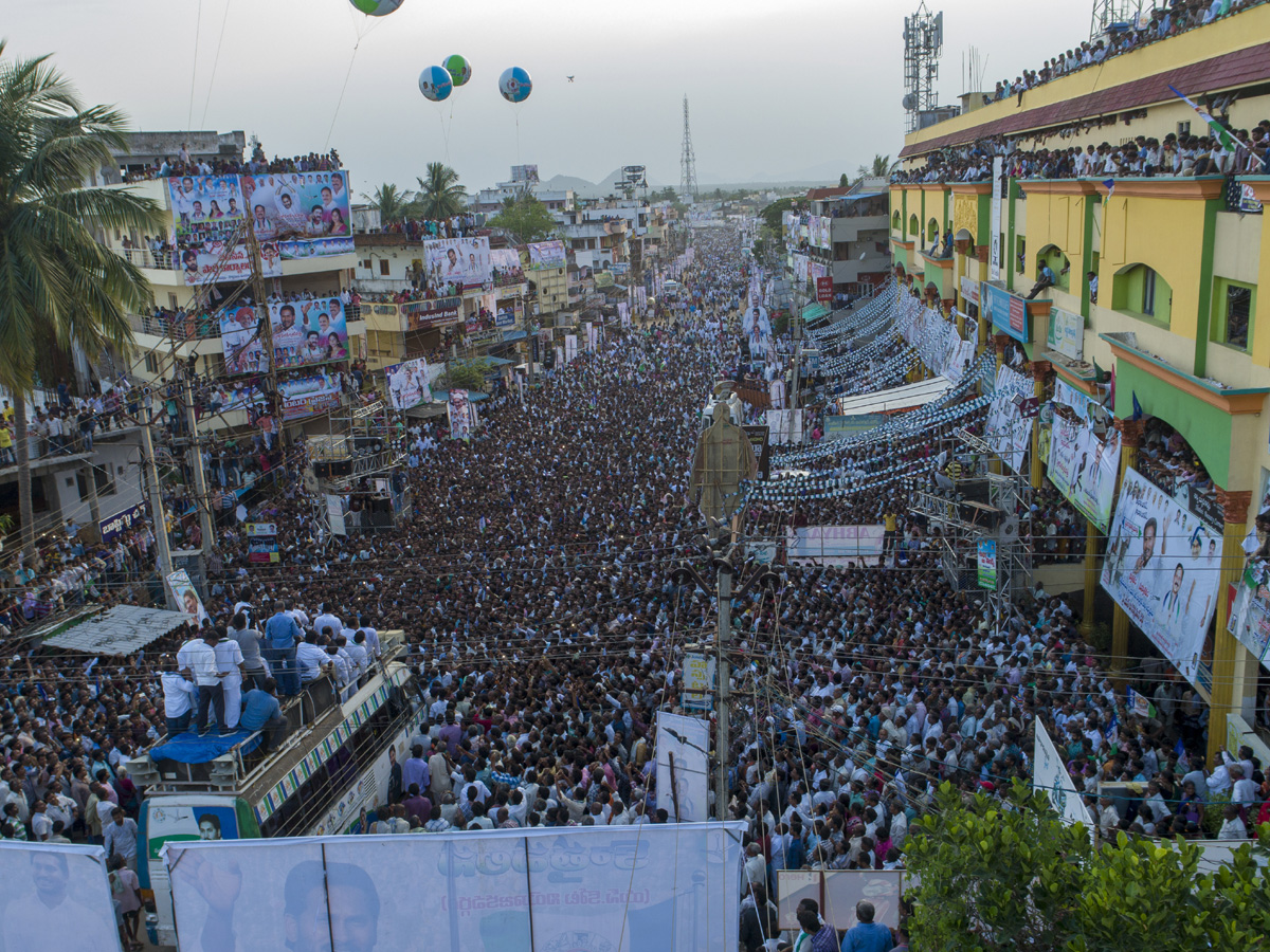 YS Jagan PrajaSankalpaYatra Completed 3000 KM Milestone Photo Gallery - Sakshi25