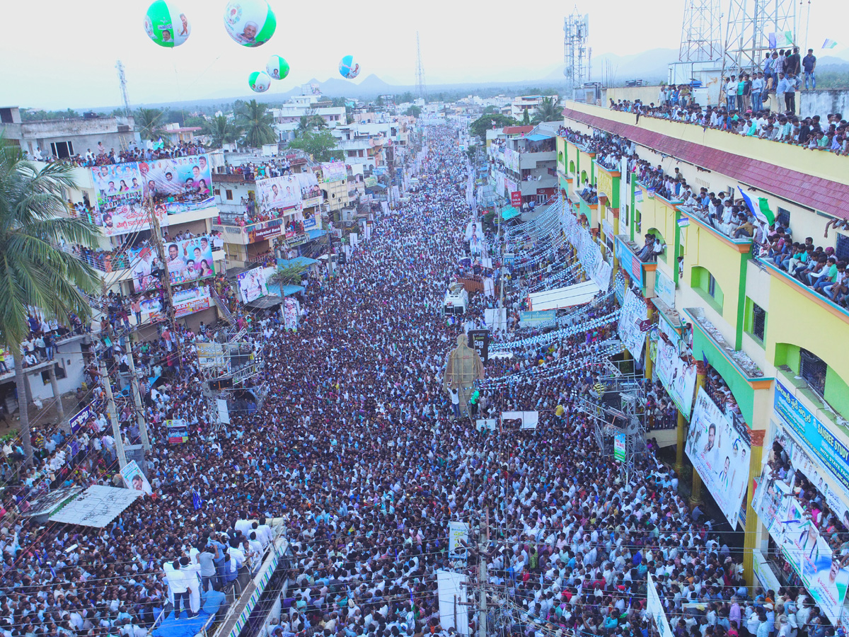 YS Jagan PrajaSankalpaYatra Completed 3000 KM Milestone Photo Gallery - Sakshi3