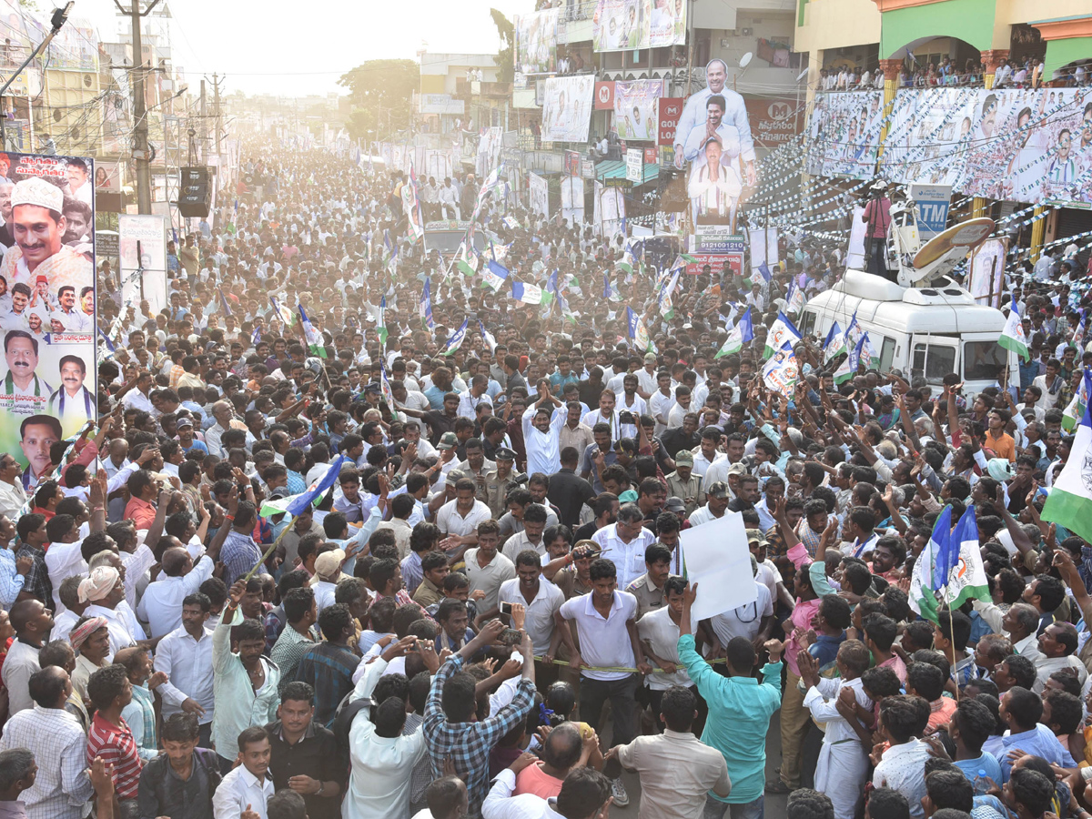 YS Jagan PrajaSankalpaYatra Completed 3000 KM Milestone Photo Gallery - Sakshi27