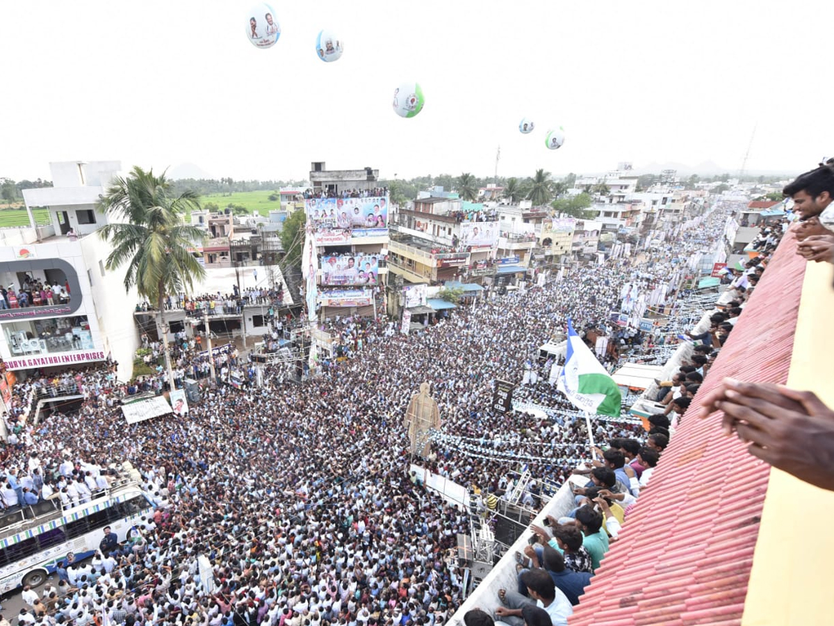 YS Jagan PrajaSankalpaYatra Completed 3000 KM Milestone Photo Gallery - Sakshi4