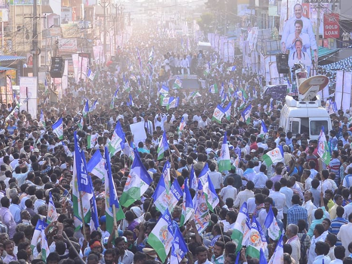 YS Jagan PrajaSankalpaYatra Completed 3000 KM Milestone Photo Gallery - Sakshi5