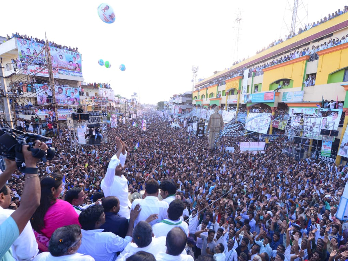 YS Jagan PrajaSankalpaYatra Completed 3000 KM Milestone Photo Gallery - Sakshi6