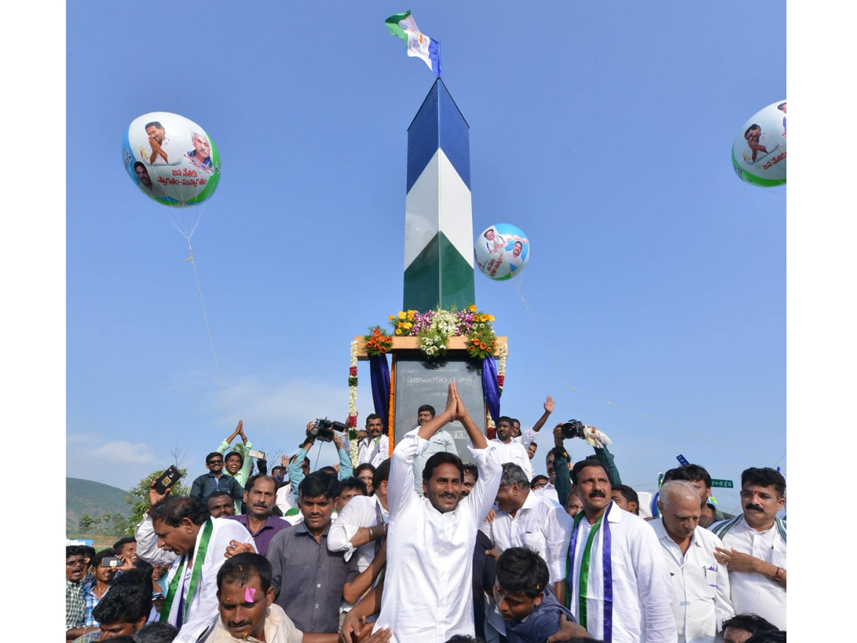 YS Jagan PrajaSankalpaYatra Completed 3000 KM Milestone Photo Gallery - Sakshi8