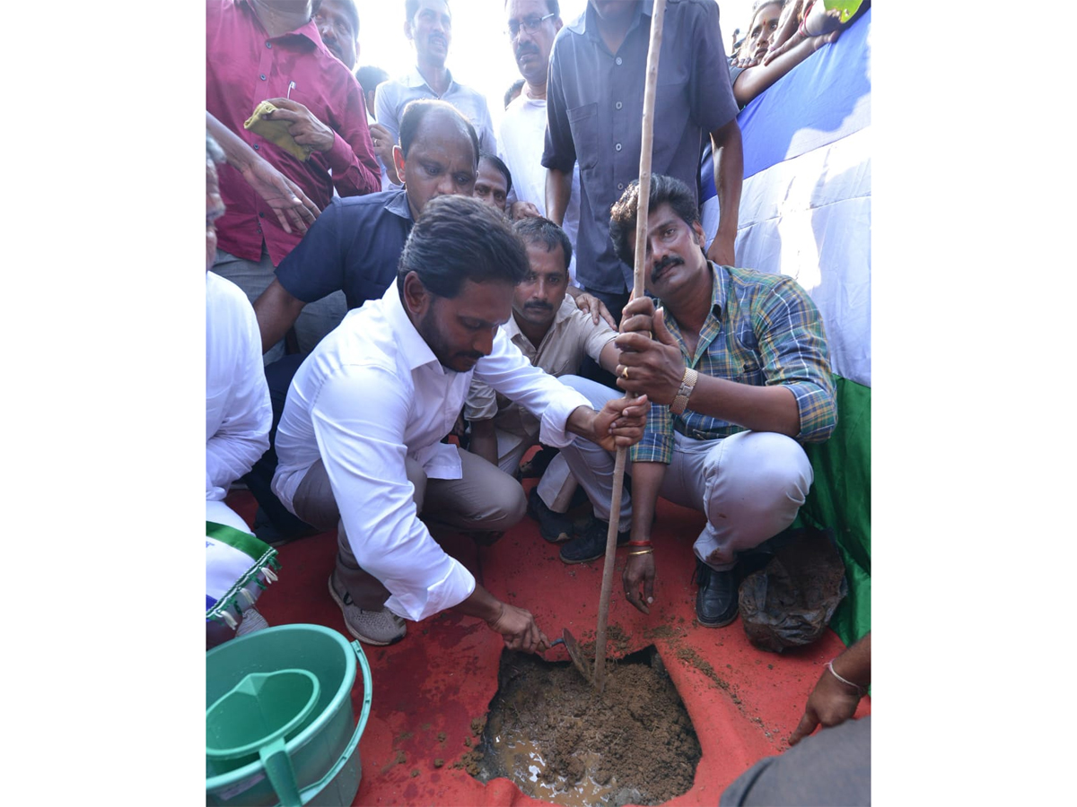 YS Jagan PrajaSankalpaYatra Completed 3000 KM Milestone Photo Gallery - Sakshi11