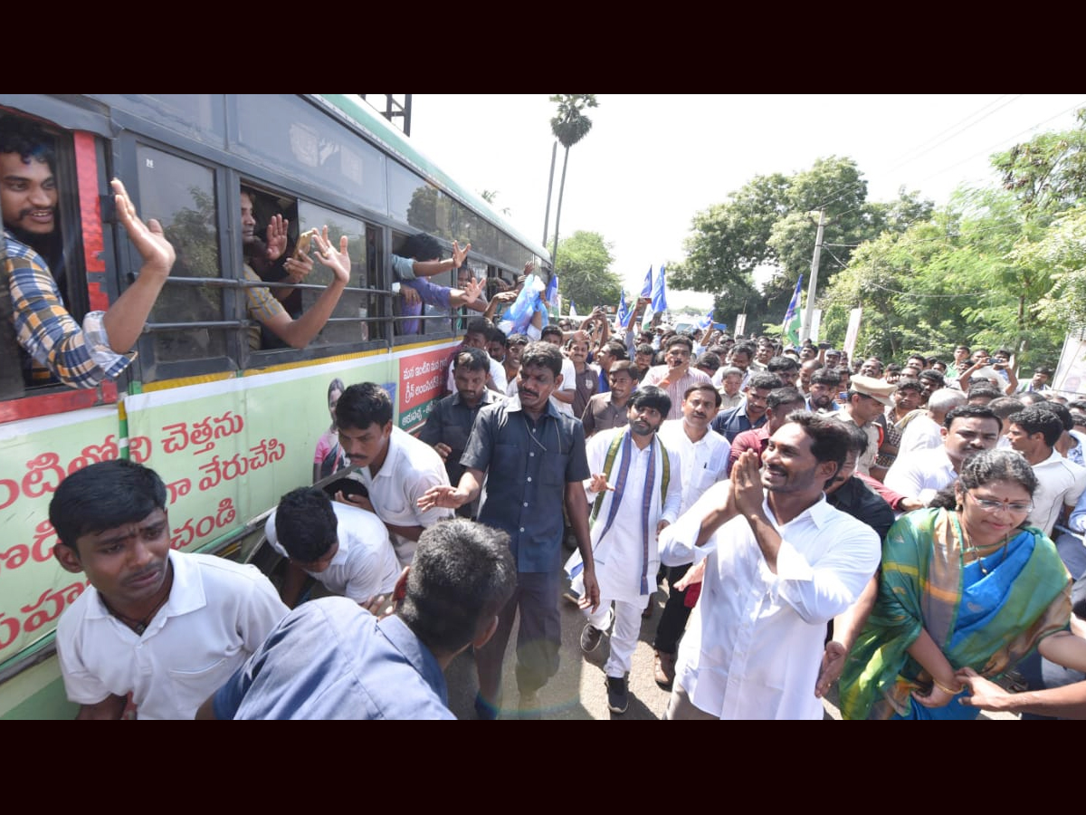 YS Jagan PrajaSankalpaYatra 269th Day Photo Gallery - Sakshi11