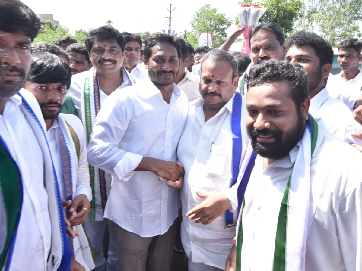 YS Jagan PrajaSankalpaYatra 269th Day Photo Gallery - Sakshi15