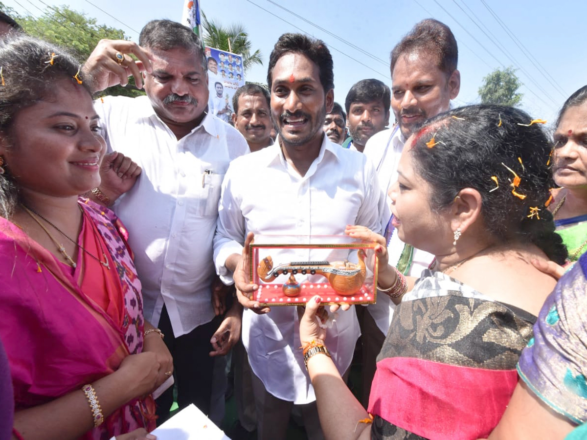 YS Jagan PrajaSankalpaYatra 269th Day Photo Gallery - Sakshi16