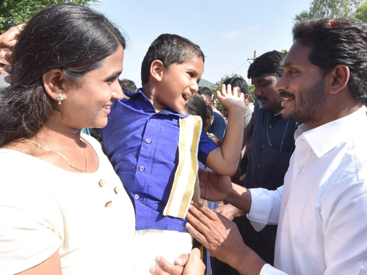 YS Jagan PrajaSankalpaYatra 269th Day Photo Gallery - Sakshi4