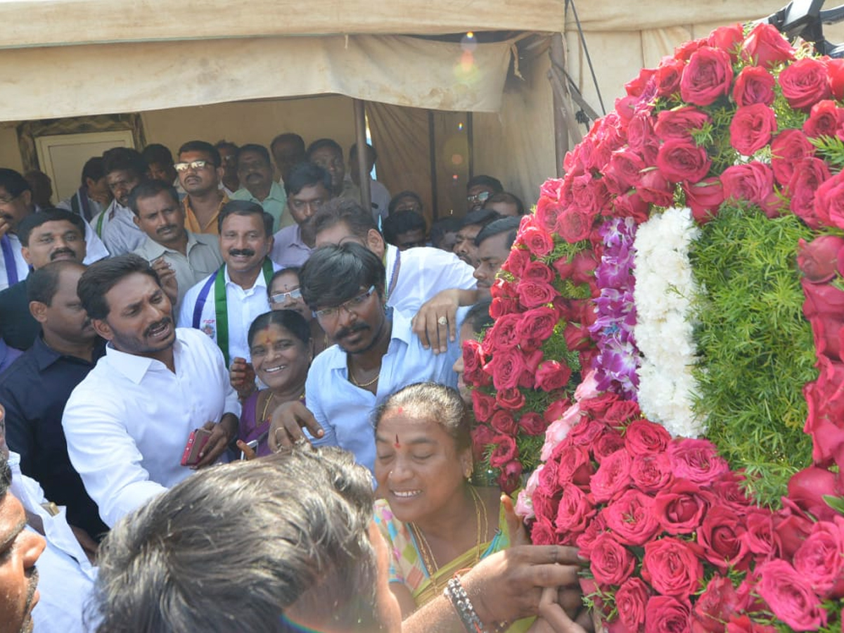 YS Jagan PrajaSankalpaYatra 270th Day Photo Gallery - Sakshi2