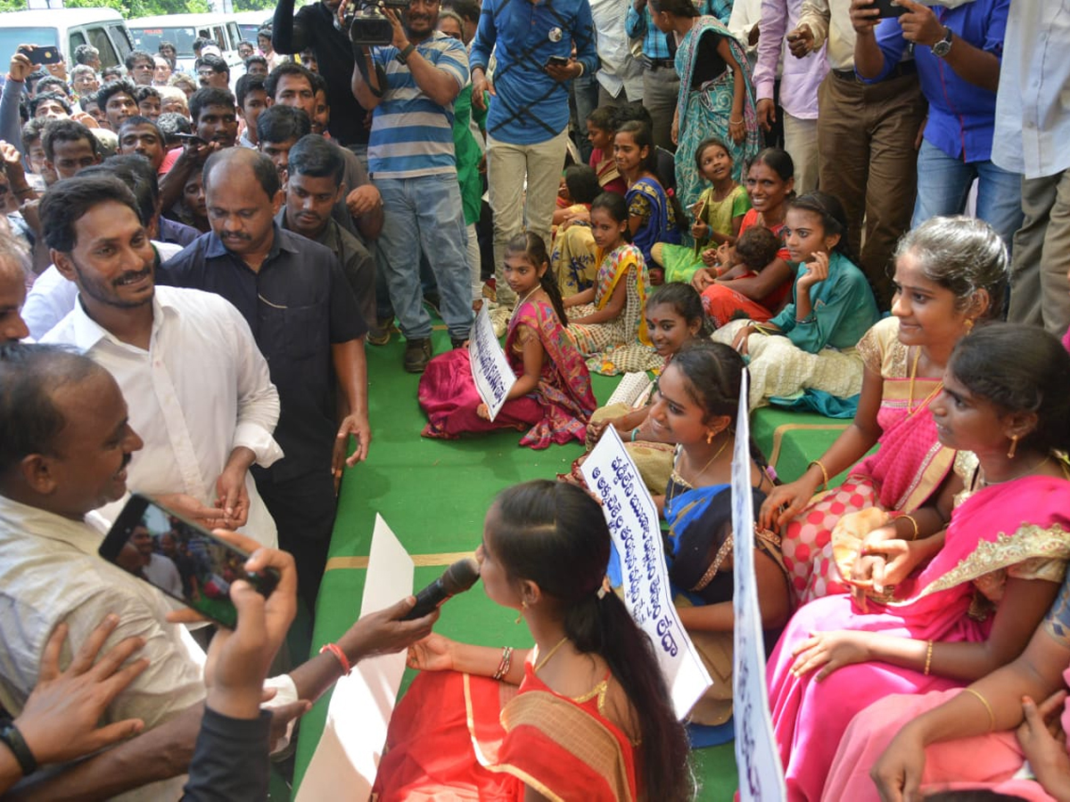 YS Jagan PrajaSankalpaYatra 270th Day Photo Gallery - Sakshi10