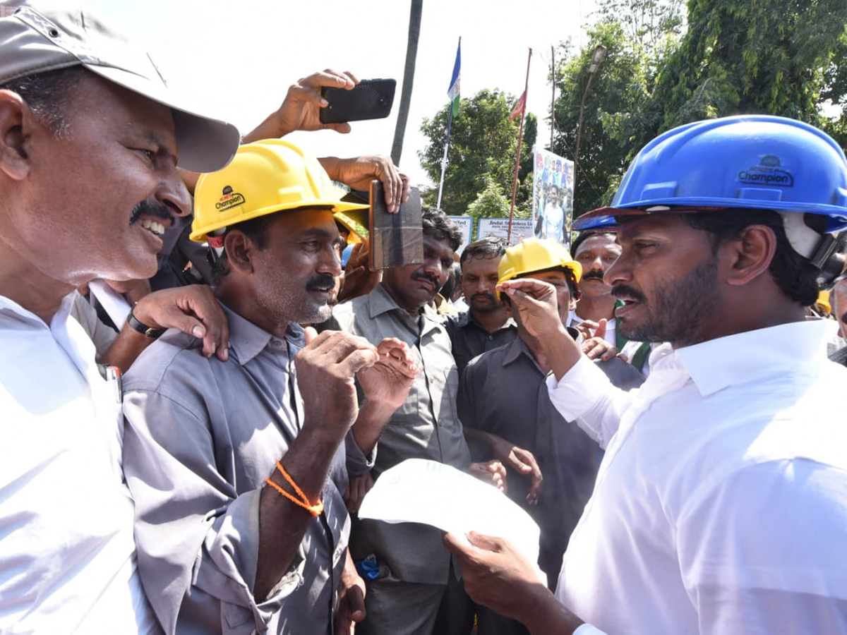 YS Jagan PrajaSankalpaYatra 270th Day Photo Gallery - Sakshi15