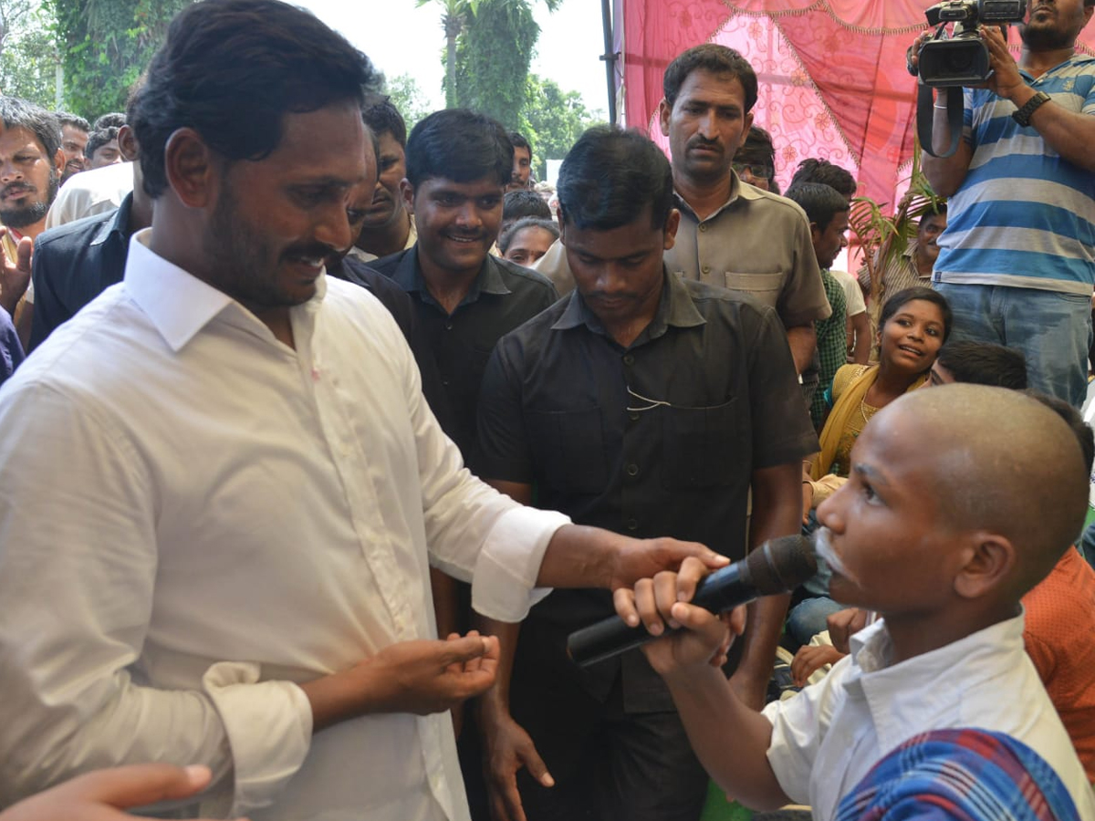 YS Jagan PrajaSankalpaYatra 270th Day Photo Gallery - Sakshi17