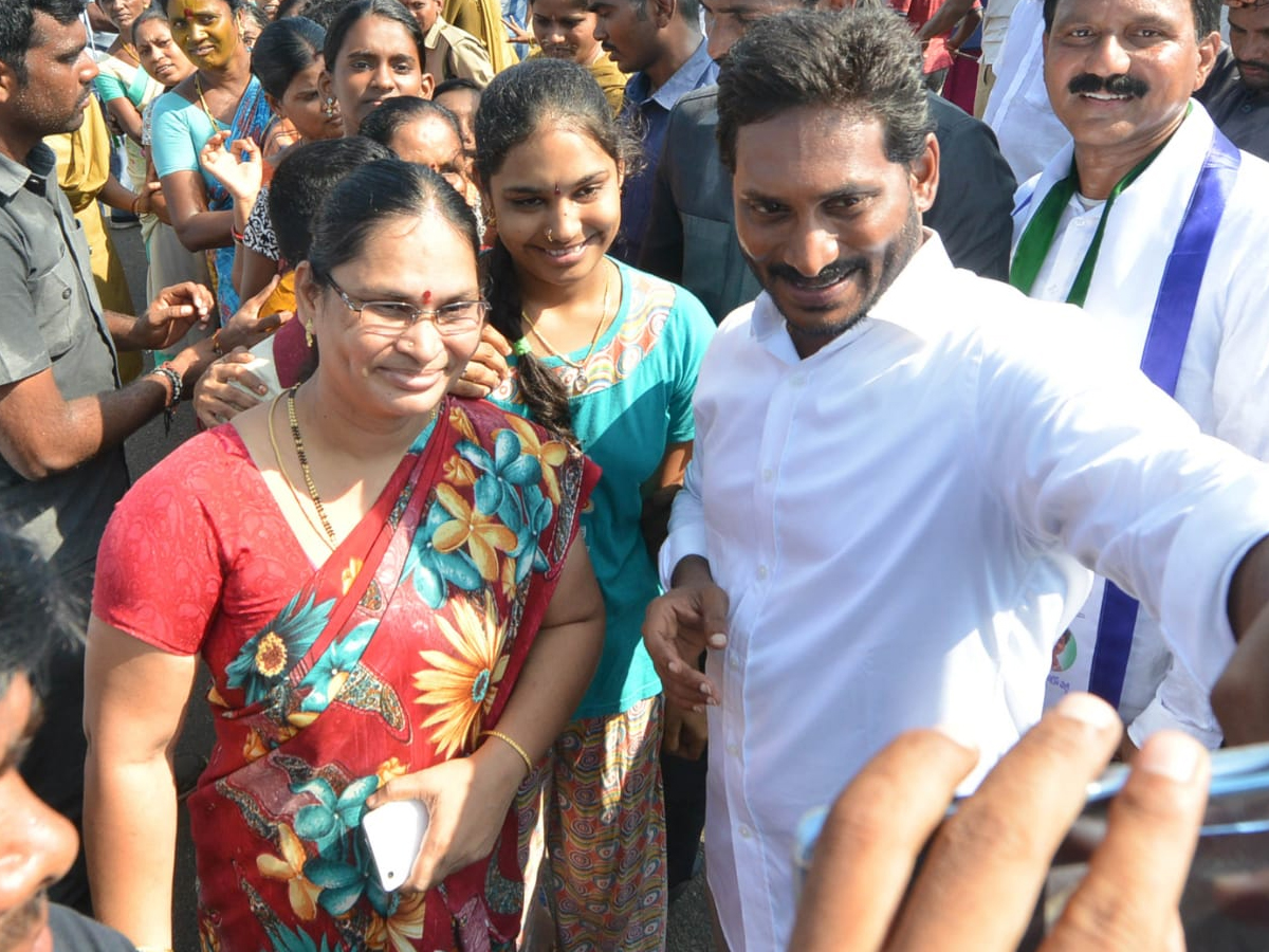 YS Jagan PrajaSankalpaYatra 270th Day Photo Gallery - Sakshi8