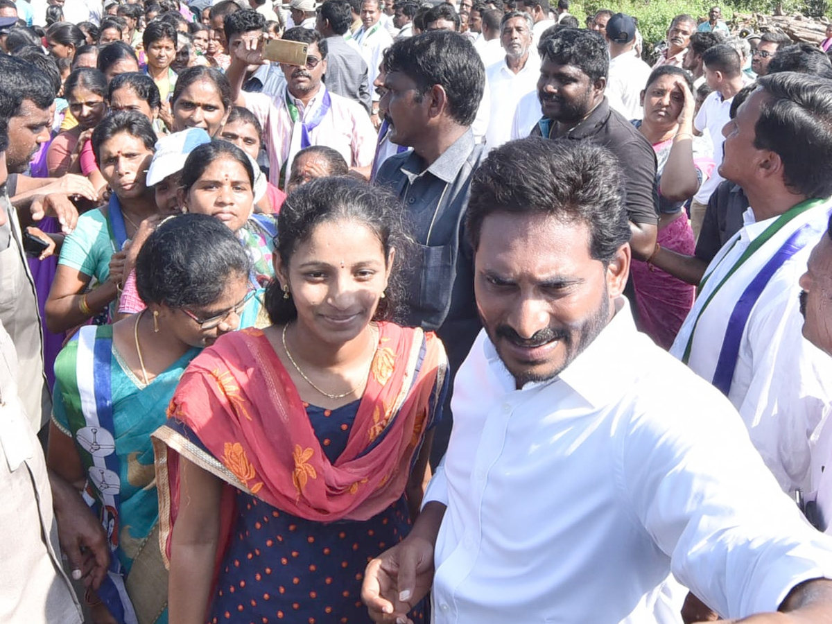 YS Jagan PrajaSankalpaYatra 271th Day Photo Gallery - Sakshi2