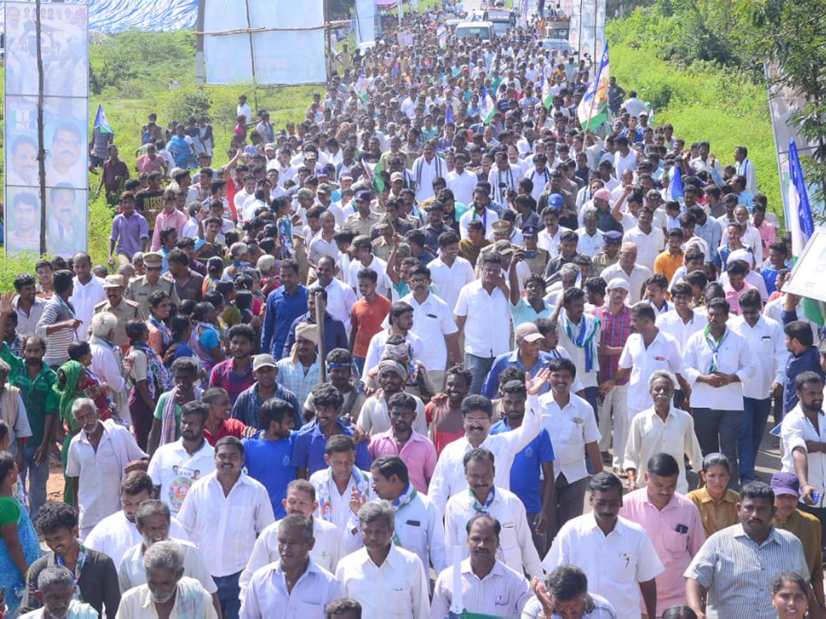 YS Jagan PrajaSankalpaYatra 271th Day Photo Gallery - Sakshi10