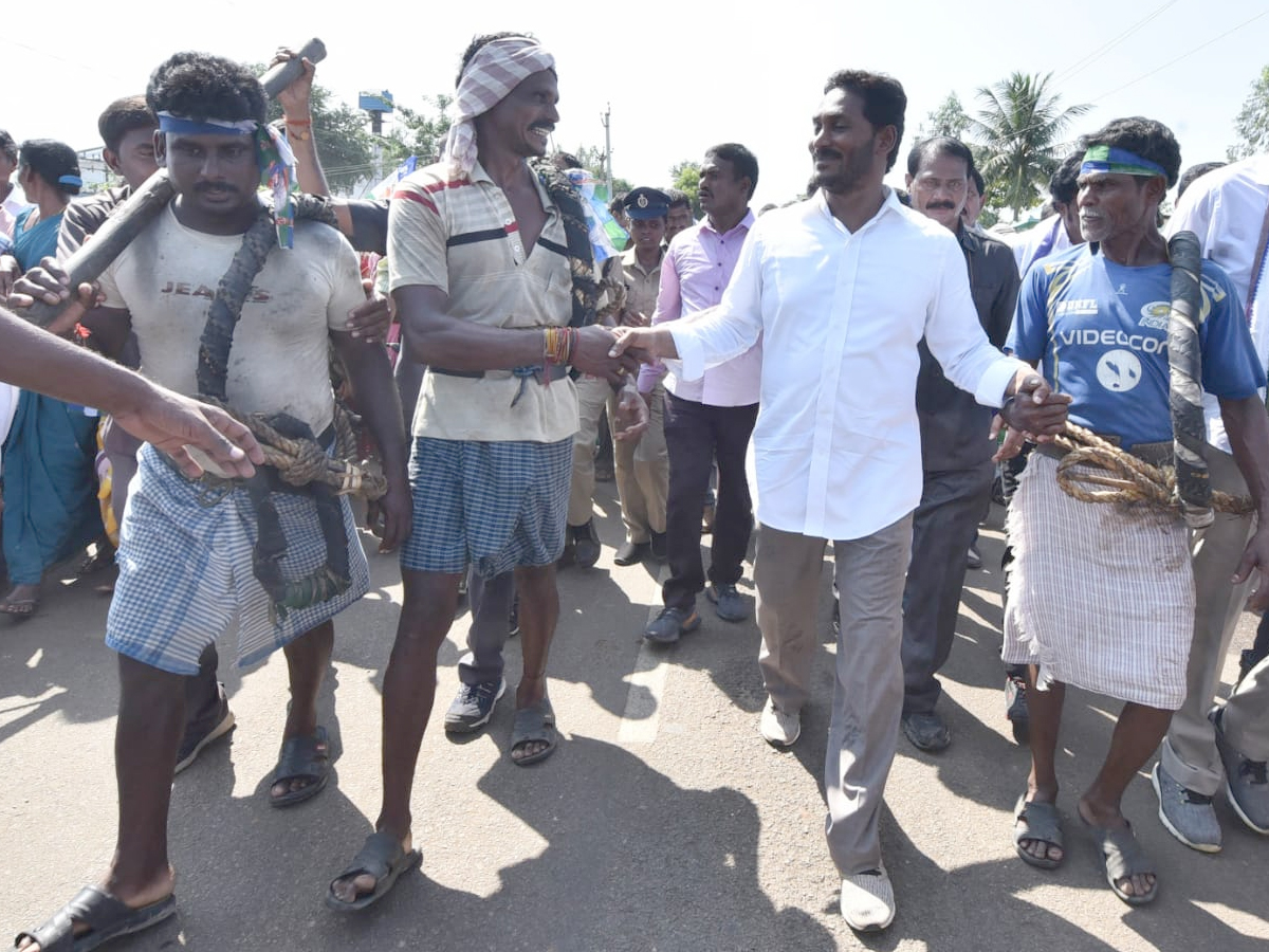 YS Jagan PrajaSankalpaYatra 271th Day Photo Gallery - Sakshi6