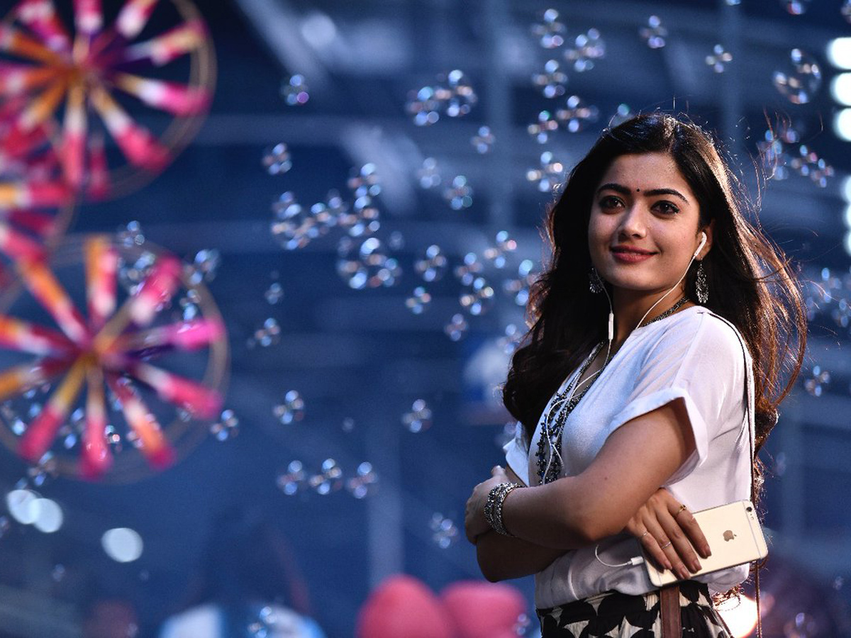 Actress Rashmika Mandanna HD Stills Photo Gallery - Sakshi8