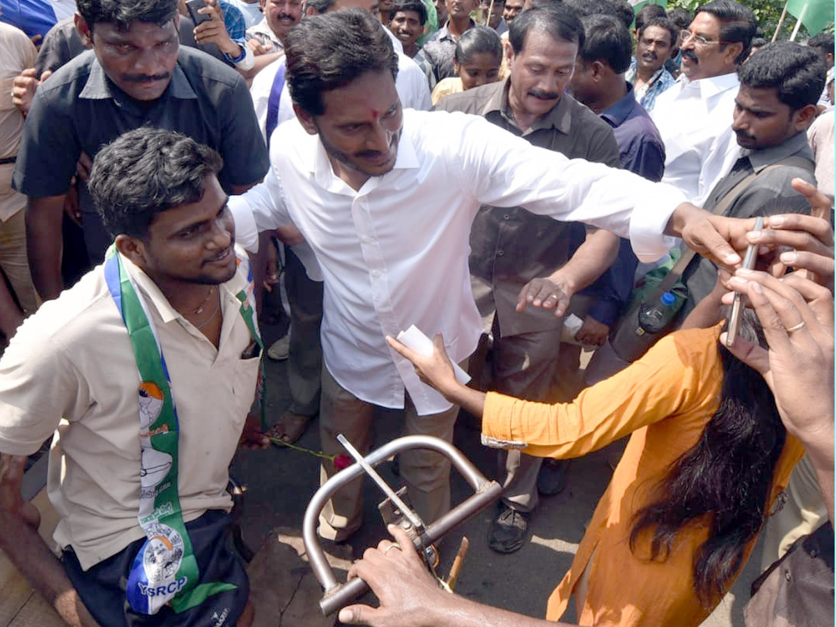 YS Jagan PrajaSankalpaYatra 273rd Day Photo Gallery - Sakshi9