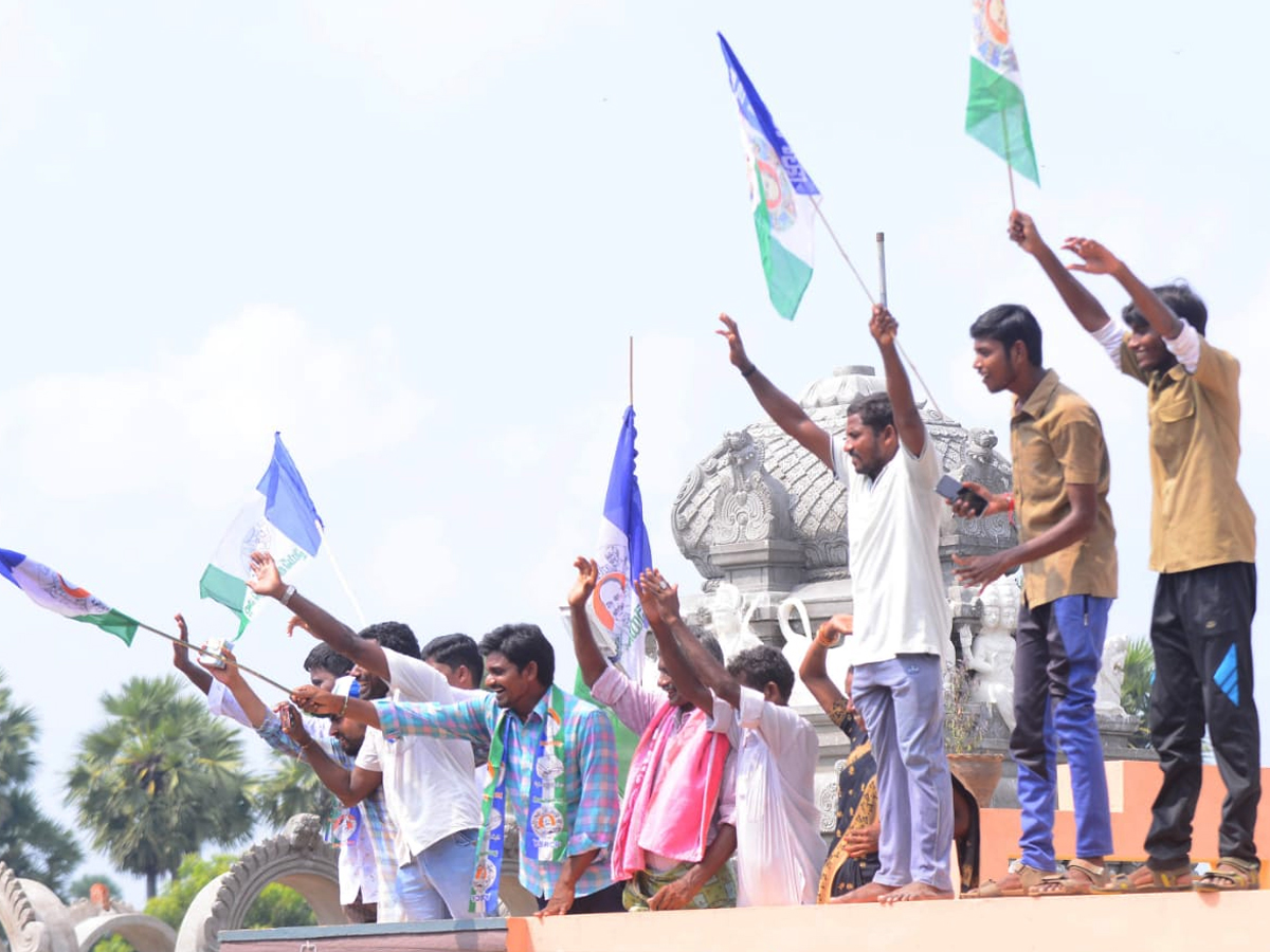 YS Jagan PrajaSankalpaYatra 273rd Day Photo Gallery - Sakshi2