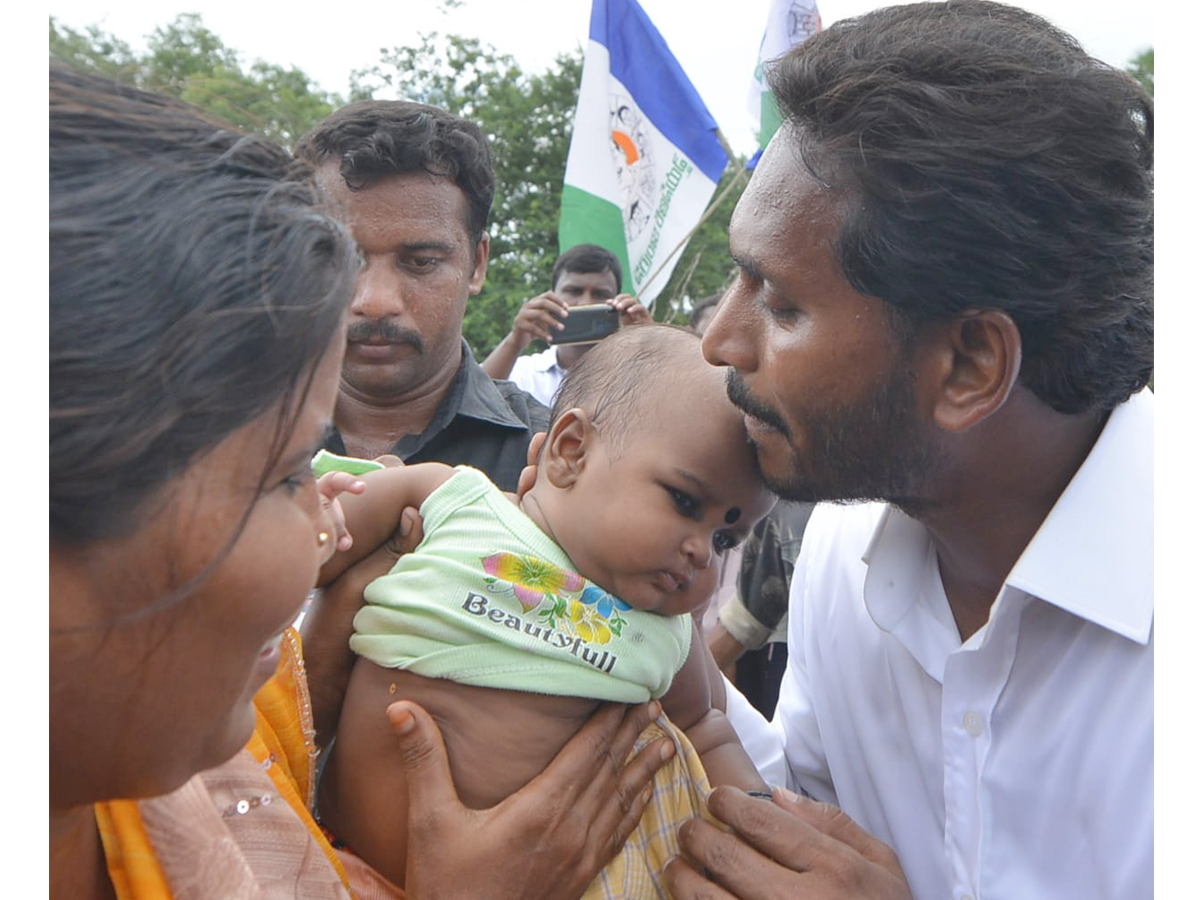 YS Jagan PrajaSankalpaYatra 253rd Day Photo Gallery - Sakshi12