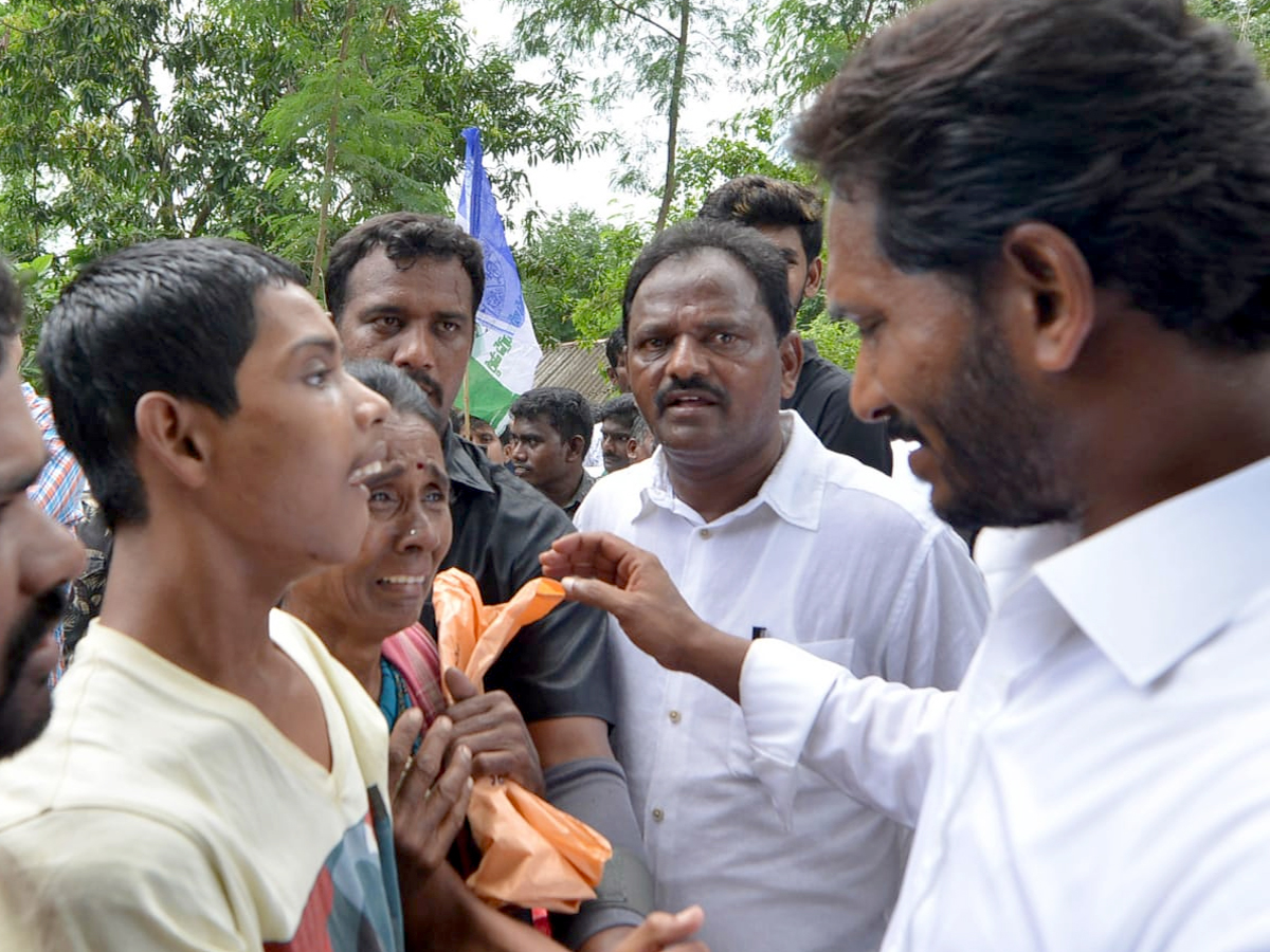 YS Jagan PrajaSankalpaYatra 253rd Day Photo Gallery - Sakshi15