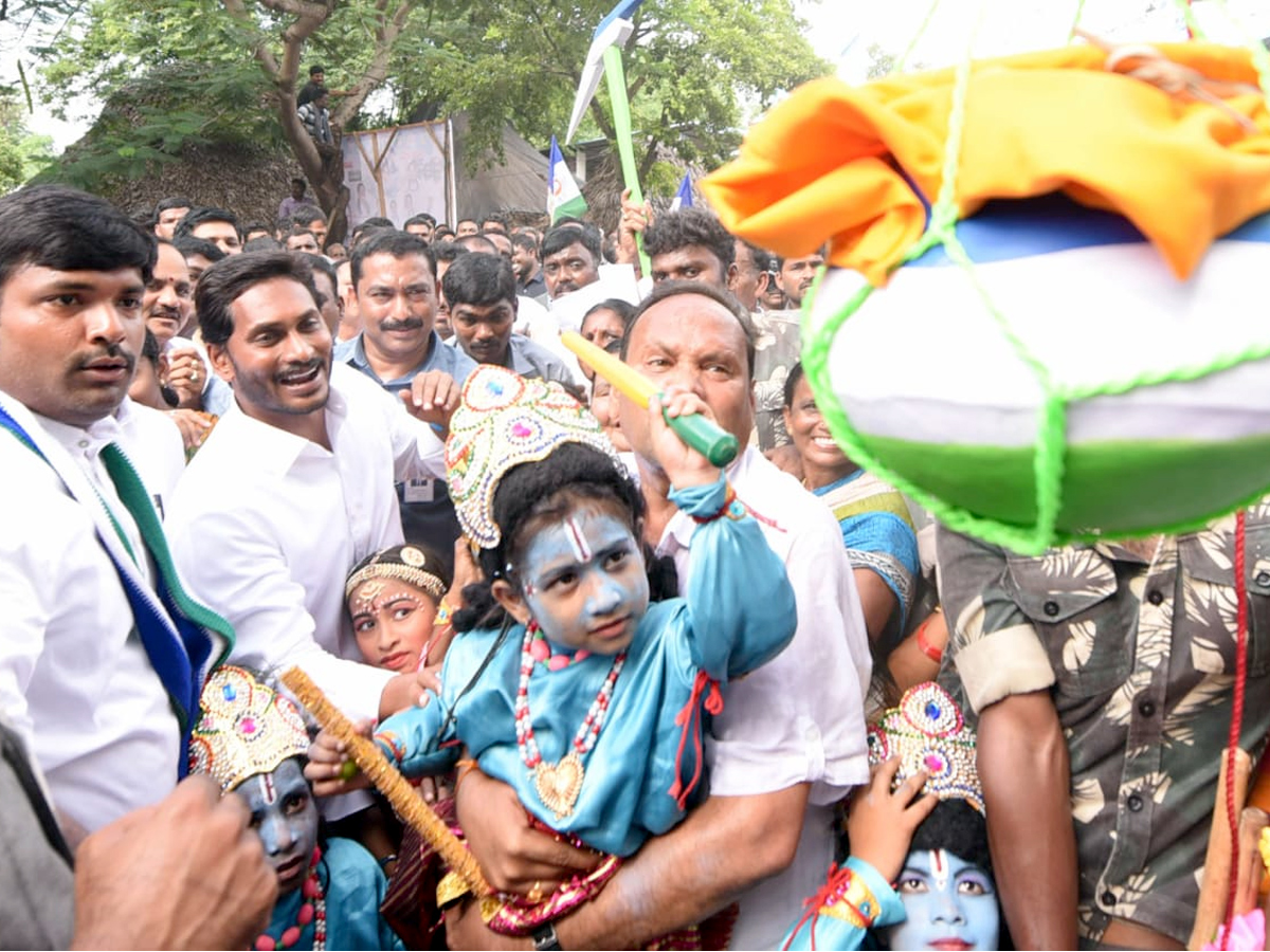 YS Jagan PrajaSankalpaYatra 253rd Day Photo Gallery - Sakshi1