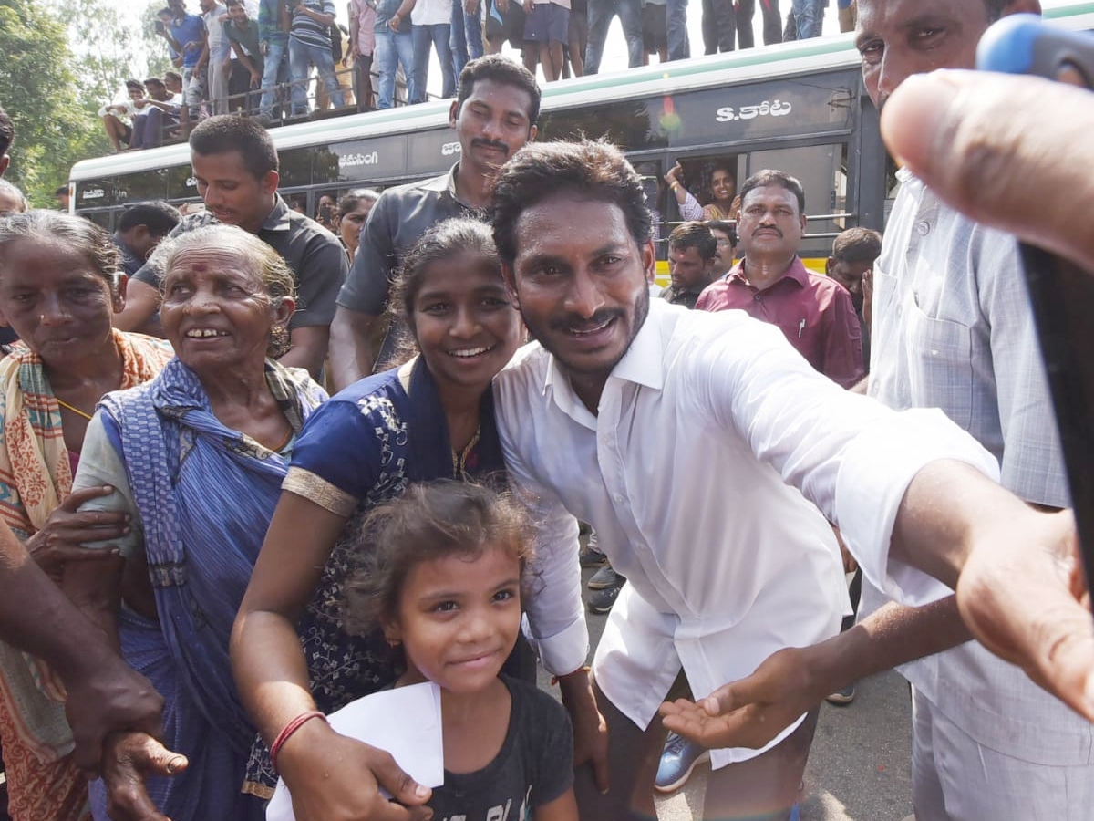 YS Jagan PrajaSankalpaYatra 274th Day Photo Gallery - Sakshi11