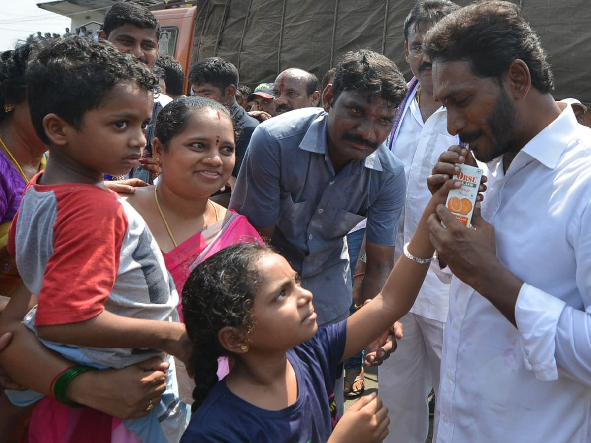 YS Jagan PrajaSankalpaYatra 274th Day Photo Gallery - Sakshi12