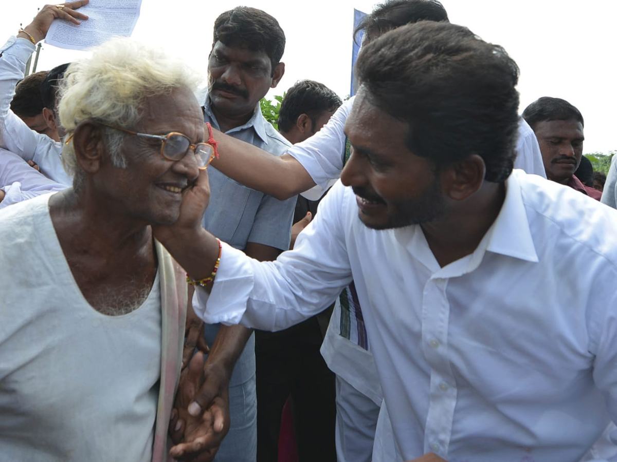 YS Jagan PrajaSankalpaYatra 274th Day Photo Gallery - Sakshi16