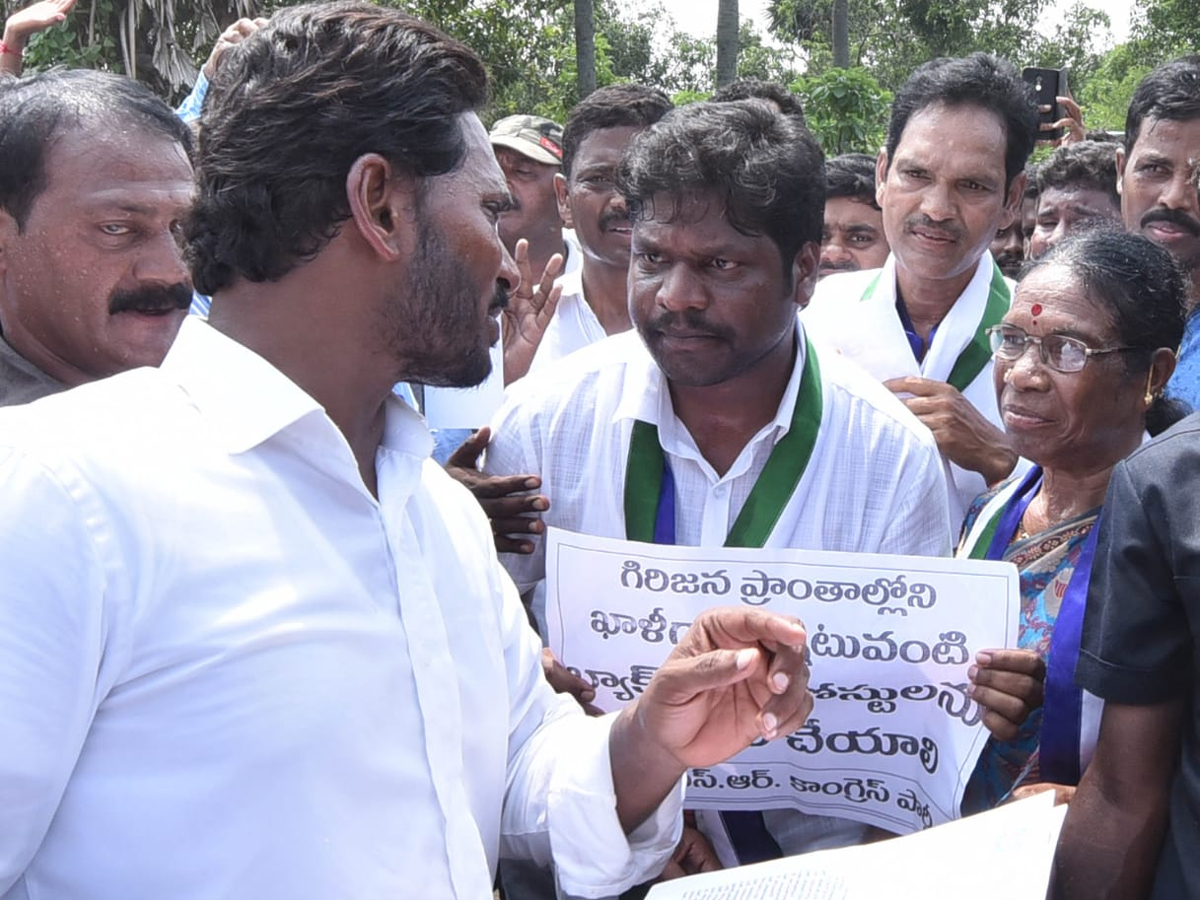 YS Jagan PrajaSankalpaYatra 274th Day Photo Gallery - Sakshi17