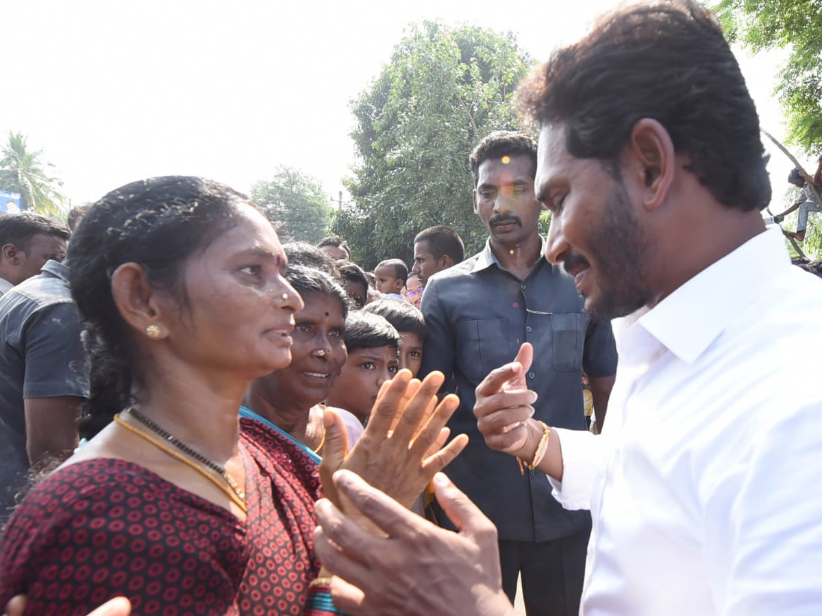 YS Jagan PrajaSankalpaYatra 274th Day Photo Gallery - Sakshi3