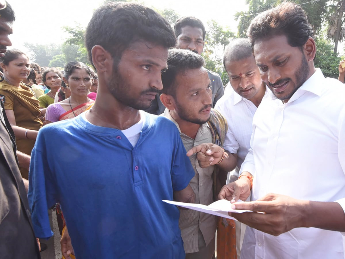 YS Jagan PrajaSankalpaYatra 274th Day Photo Gallery - Sakshi5